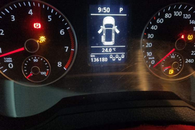 Used Volkswagen Sharan 2018 280TSI Enjoyment Model 7 Seats Odometer Close Up