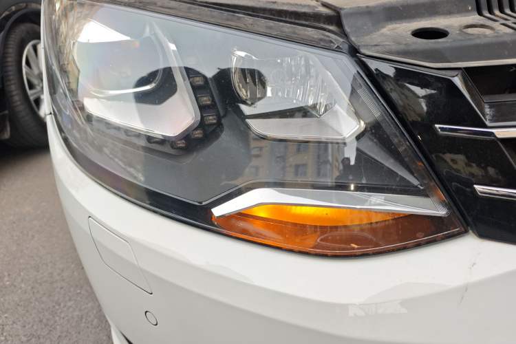 Used Volkswagen Sharan 2018 380TSI Luxury 7-Seater Right Front Headlight