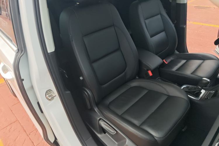 Used Volkswagen Sharan 2018 380TSI Enjoyment Edition Premium 7-Seater Right Front Seat
