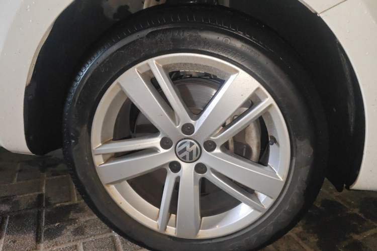 Used Volkswagen Sharan 2018 380TSI Comfort Edition 6-Seater Right Front Wheel Hub