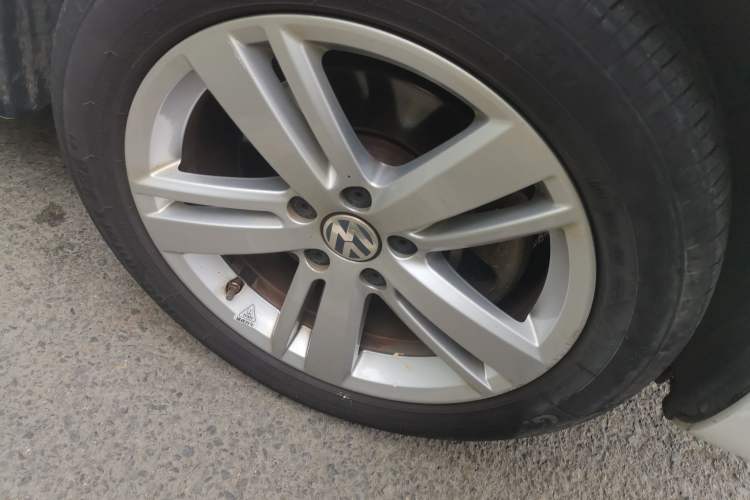 Used Volkswagen Sharan 2018 380TSI Comfort Edition 7-Seater Right Front Wheel Hub
