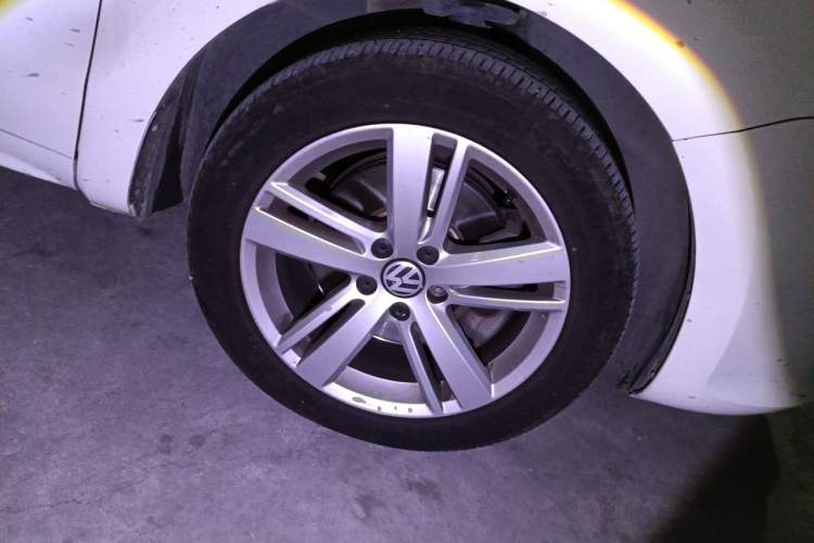 Used Volkswagen Sharan 2018 380TSI Comfort Edition 7-Seater Right Front Wheel Hub