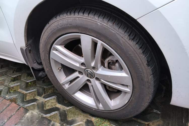 Used Volkswagen Sharan 2018 Revised Version 380TSI Comfort Edition 7-Seater Right Front Wheel Hub