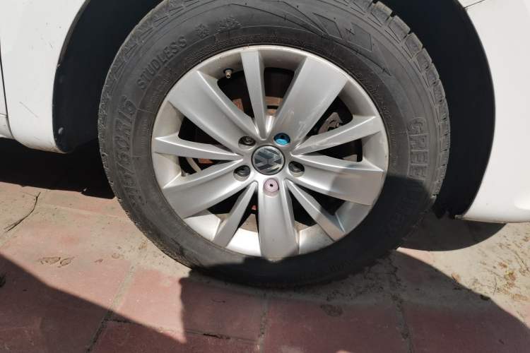 Used Volkswagen Sharan 2018 280TSI Enjoyment Model 7 Seats Right Front Wheel Hub