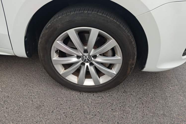 Used Volkswagen Sharan 2018 380TSI Luxury 7-Seater Right Front Wheel Hub