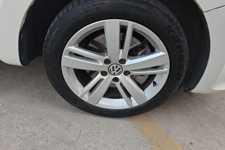 Used Volkswagen Sharan 2018 380TSI Comfort Edition 7-Seater Right Front Wheel Hub