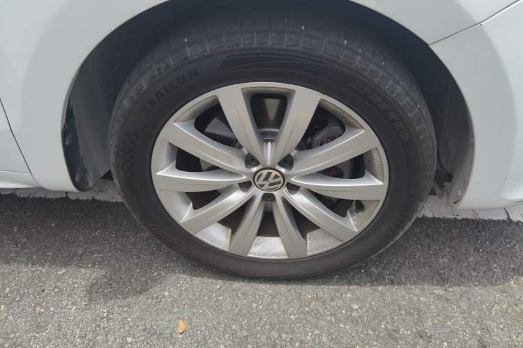 Used Volkswagen Sharan 2018 380TSI Enjoyment Edition Premium 7-Seater Right Front Wheel Hub