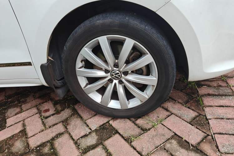 Used Volkswagen Sharan 2018 380TSI Luxury 7-Seater Right Front Wheel Hub