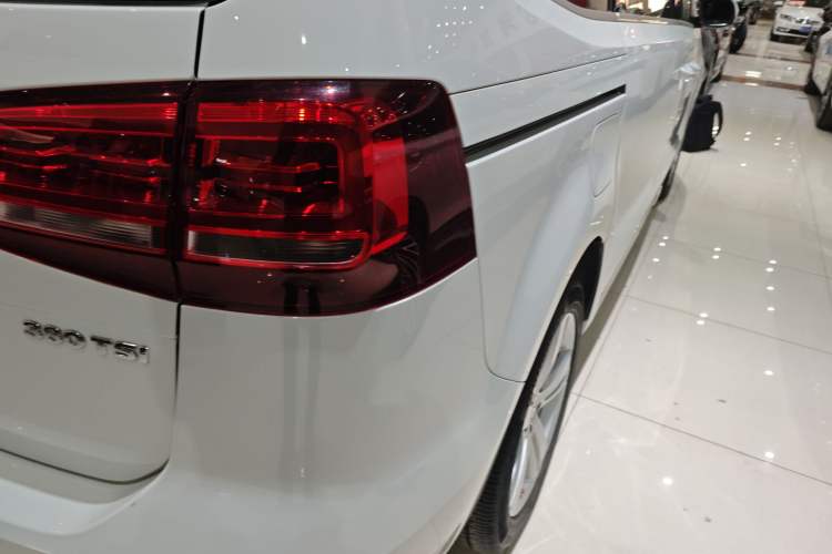 Used Volkswagen Sharan 2018 380TSI Comfort Edition 7-Seater Right Rear Taillight