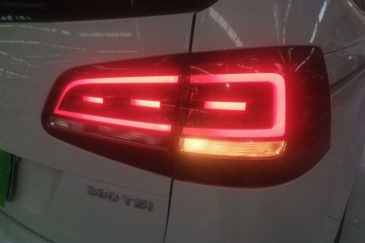 Used Volkswagen Sharan 2018 380TSI Comfort Edition 6-Seater Right Rear Taillight