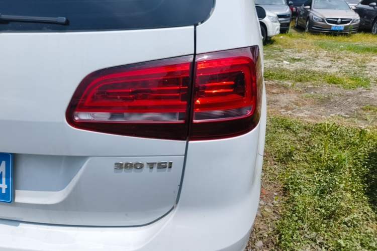 Used Volkswagen Sharan 2018 380TSI Comfort Edition 7-Seater Right Rear Taillight
