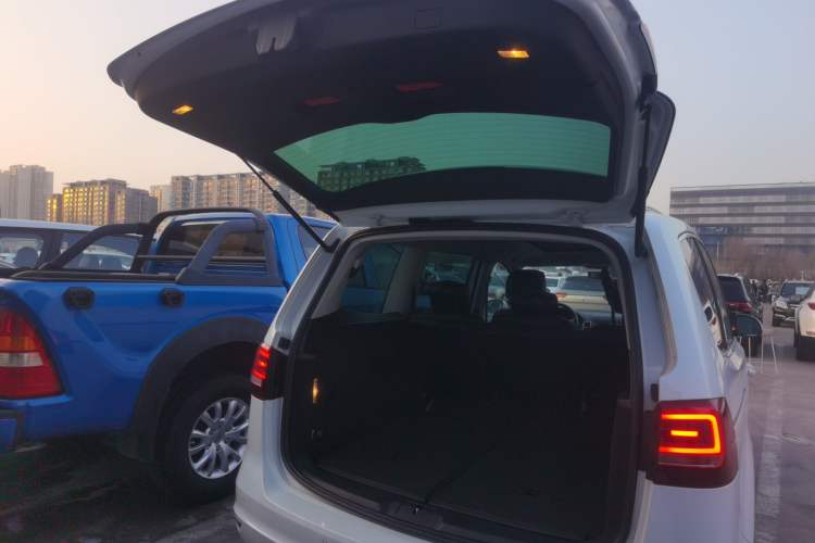 Used Volkswagen Sharan 2018 380TSI Comfort Edition 7-Seater Trunk