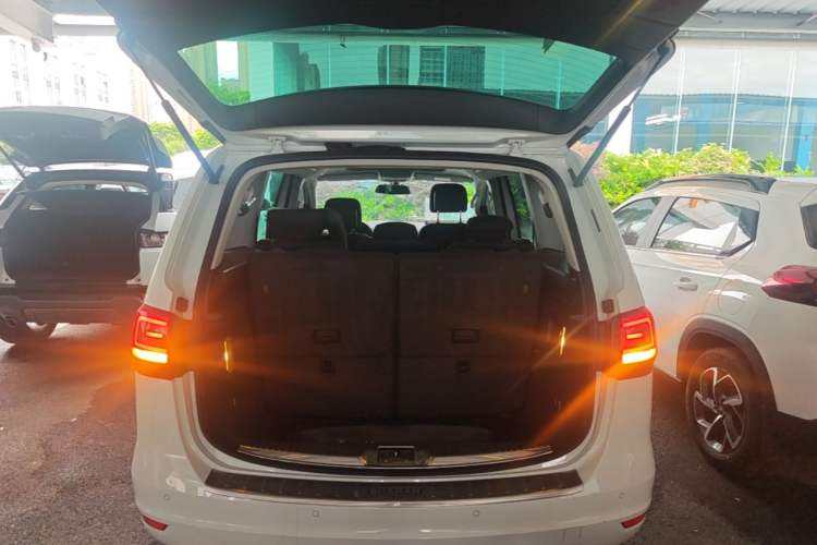 Used Volkswagen Sharan 2018 380TSI Comfort Edition 7-Seater Trunk