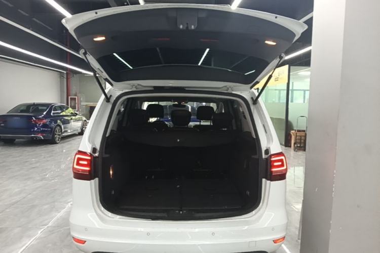 Used Volkswagen Sharan 2018 380TSI Comfort Edition 7-Seater Trunk