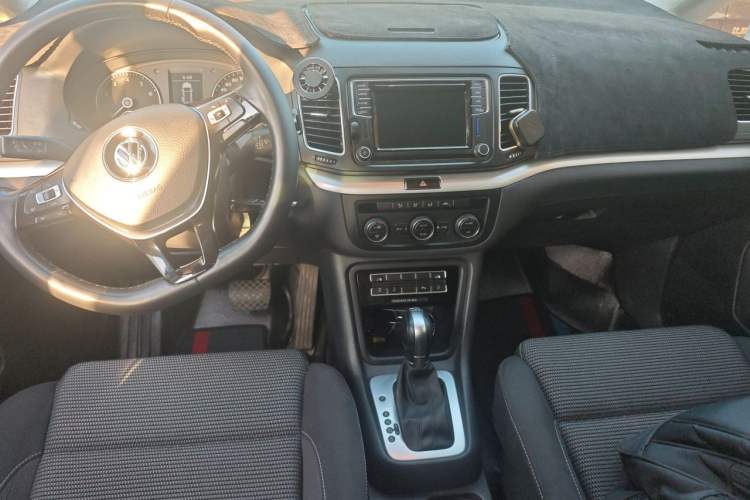 Used Volkswagen Sharan 2018 380TSI Comfort Edition 7-Seater Center Console