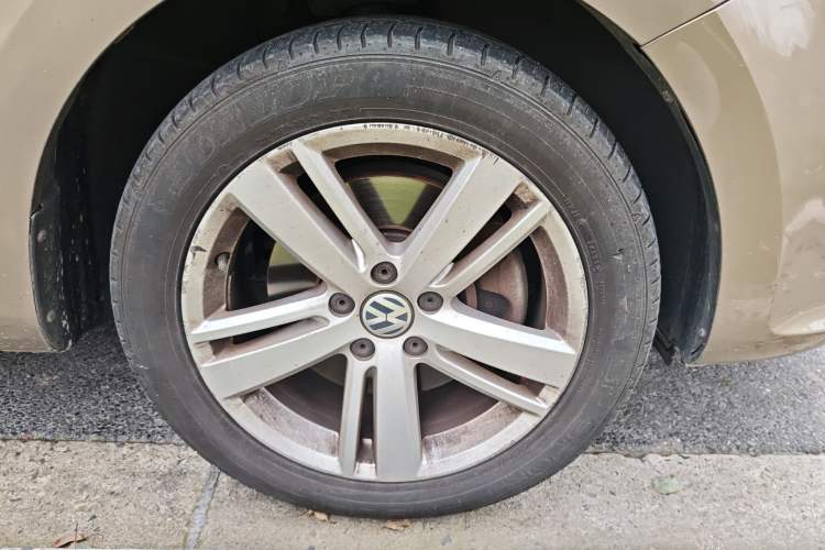 Used Volkswagen Sharan 2018 380TSI Comfort Edition 7-Seater Right Front Wheel Hub
