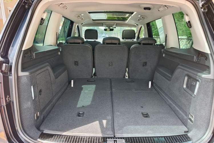 Used Volkswagen Sharan 2019 380TSI Comfort Edition 7-Seater Interior 12