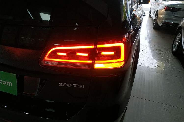 Used Volkswagen Sharan 2019 380TSI Comfort Edition 7-Seater Right Rear Taillight
