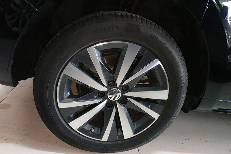 Used Volkswagen Sharan 2019 380TSI Comfort Edition 7-Seater Right Rear Wheel Hub
