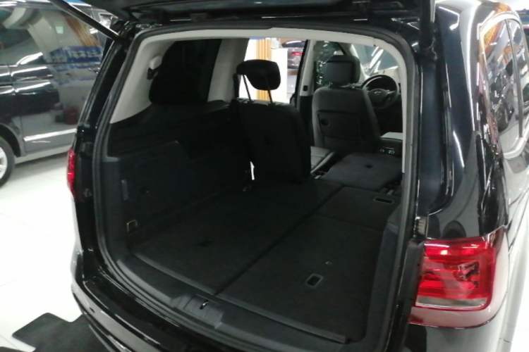 Used Volkswagen Sharan 2019 380TSI Comfort Edition 7-Seater Trunk