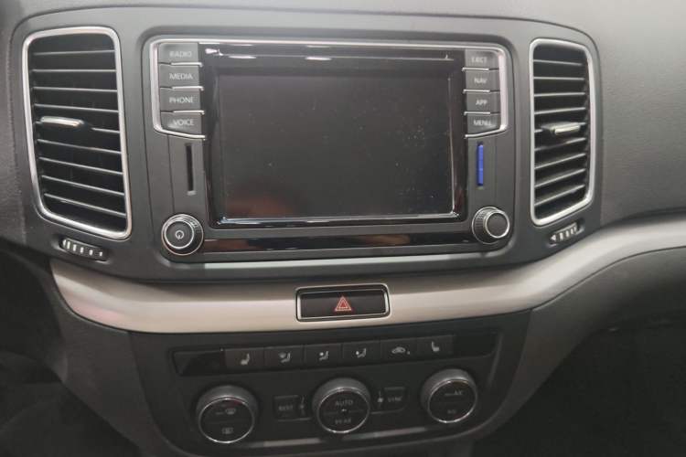 Used Volkswagen Sharan 2019 380TSI Comfort Edition 7-Seater Audio And AC Panel