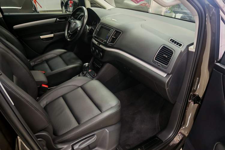 Used Volkswagen Sharan 2019 380TSI Comfort Edition 7-Seater Interior 5