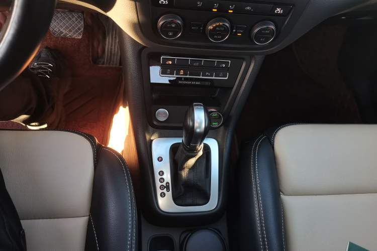 Used Volkswagen Sharan 2019 380TSI Comfort Edition 7-Seater Gear Lever