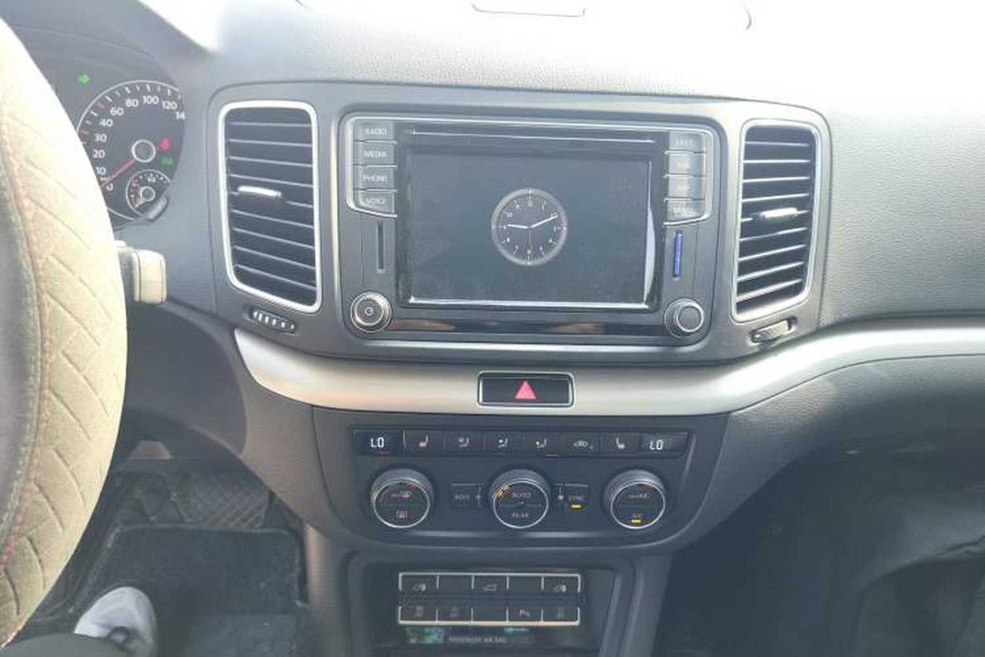 Used Volkswagen Sharan 2019 380TSI Comfort Edition 7-Seater Audio And AC Panel