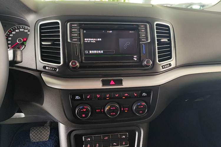 Used Volkswagen Sharan 2019 380TSI Comfort Edition 7-Seater Audio And AC Panel