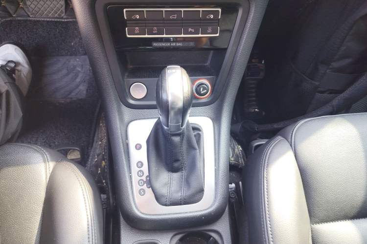 Used Volkswagen Sharan 2019 380TSI Comfort Edition 7-Seater Gear Lever