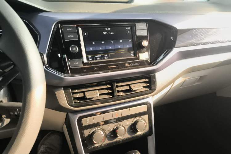 Used Volkswagen T-Cross 2019 280TSI DSG Comfort Edition Audio And AC Panel