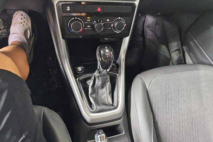 Used Volkswagen T-Cross 2023 280TSI DSG Comfort Edition Gear Lever