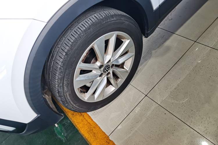 Used Volkswagen T-Cross 2023 280TSI DSG Comfort Edition Left Front Wheel Hub