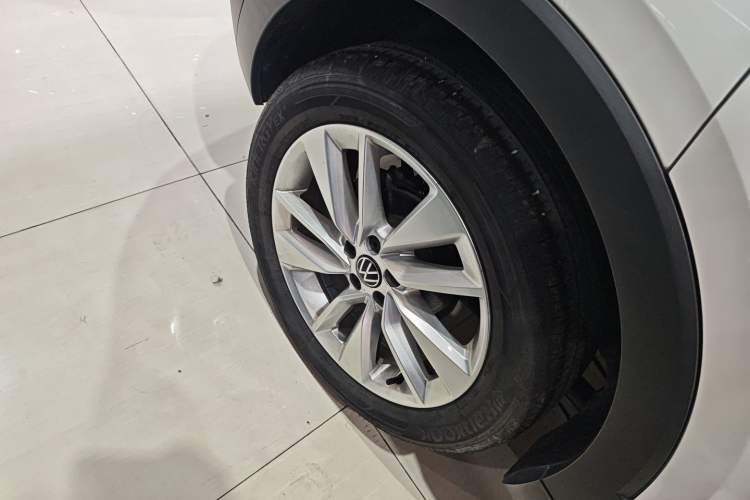 Used Volkswagen T-Cross 2023 280TSI DSG Comfort Edition Right Rear Wheel Hub