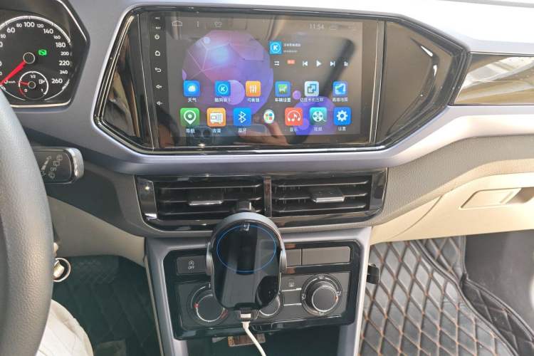 Used Volkswagen T-Cross 2019 280TSI DSG Comfort Edition Audio And AC Panel