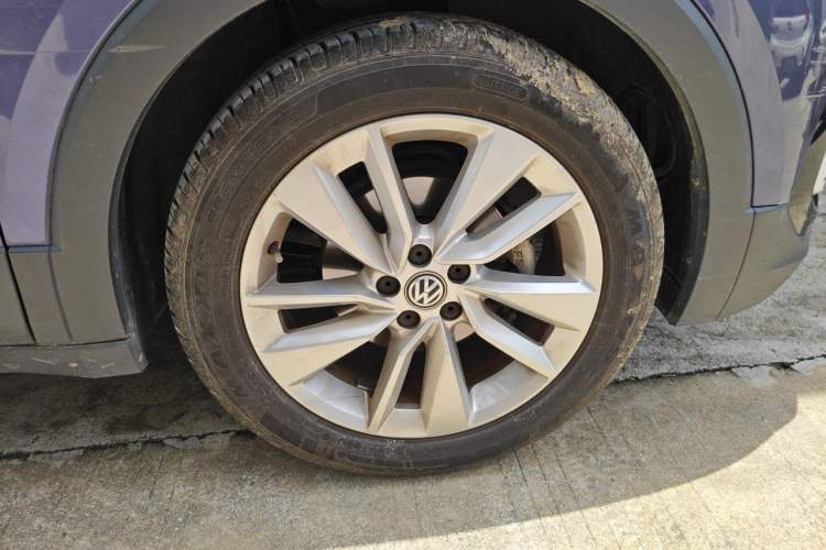 Used Volkswagen T-Cross 2019 280TSI DSG Comfort Edition Right Front Wheel Hub
