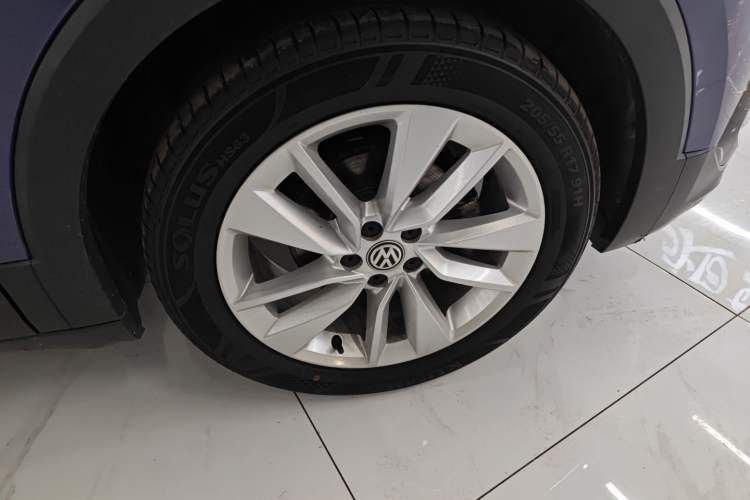 Used Volkswagen T-Cross 2019 280TSI DSG Comfort Edition Right Front Wheel Hub