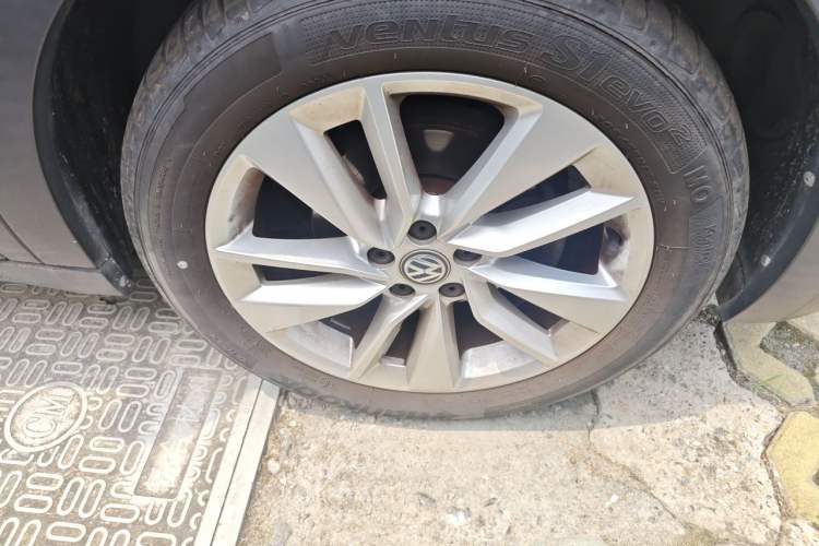Used Volkswagen T-Cross 2019 280TSI DSG Comfort Edition Right Front Wheel Hub