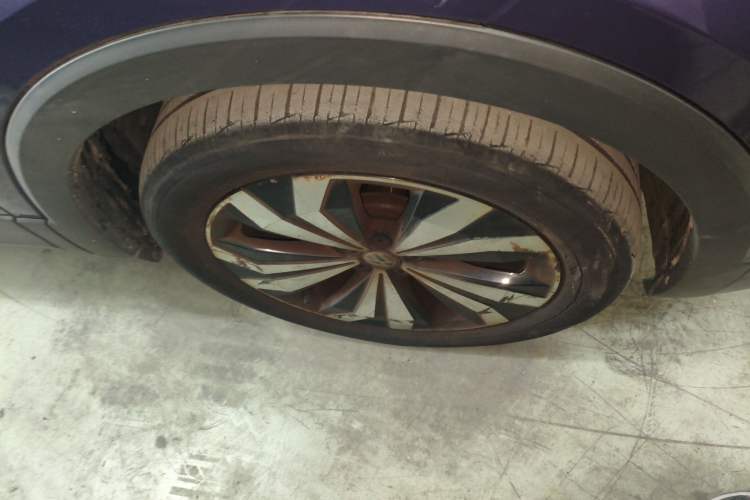 Used Volkswagen T-Cross 2019 280TSI DSG Luxury Edition Right Front Wheel Hub