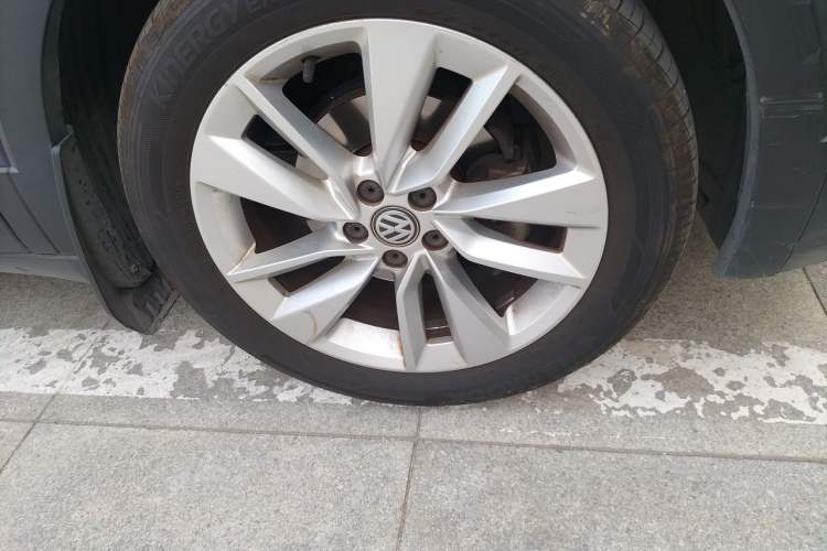 Used Volkswagen T-Cross 2019 1.5L Automatic Comfort Edition Right Front Wheel Hub