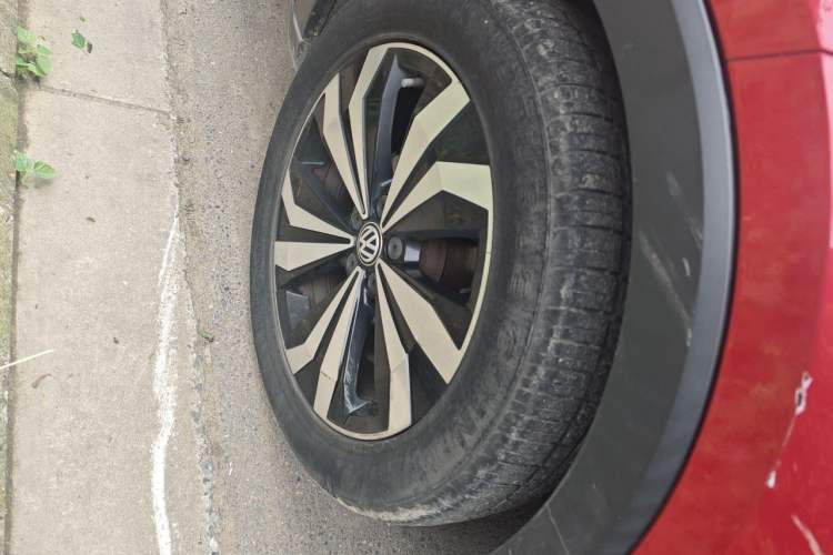 Used Volkswagen T-Cross 2019 280TSI DSG Luxury Edition Right Front Wheel Hub
