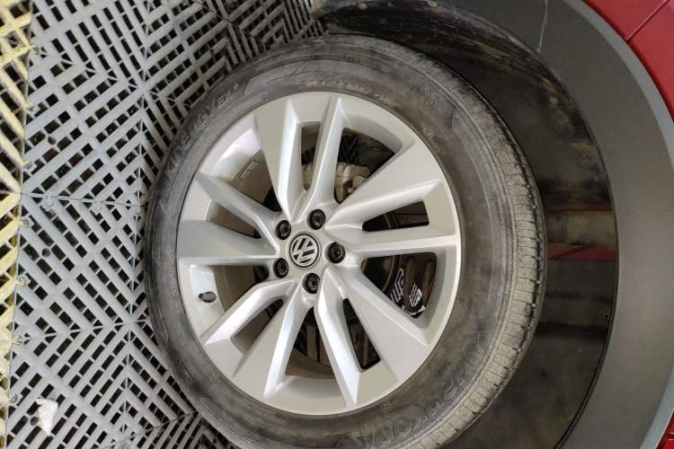 Used Volkswagen T-Cross 2019 1.5L Automatic Comfort Edition Right Rear Wheel Hub