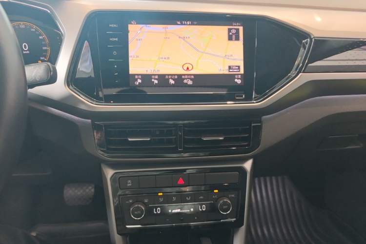 Used Volkswagen T-Cross 2019 280TSI DSG Luxury Edition Audio And AC Panel