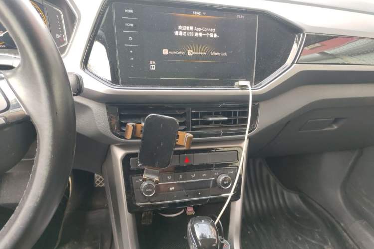 Used Volkswagen T-Cross 2019 280TSI DSG Luxury Edition Audio And AC Panel
