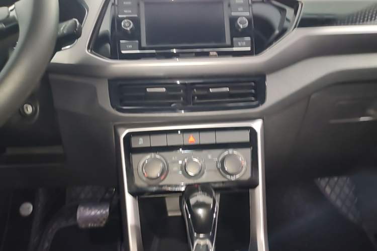 Used Volkswagen T-Cross 2019 280TSI DSG Comfort Edition Audio And AC Panel