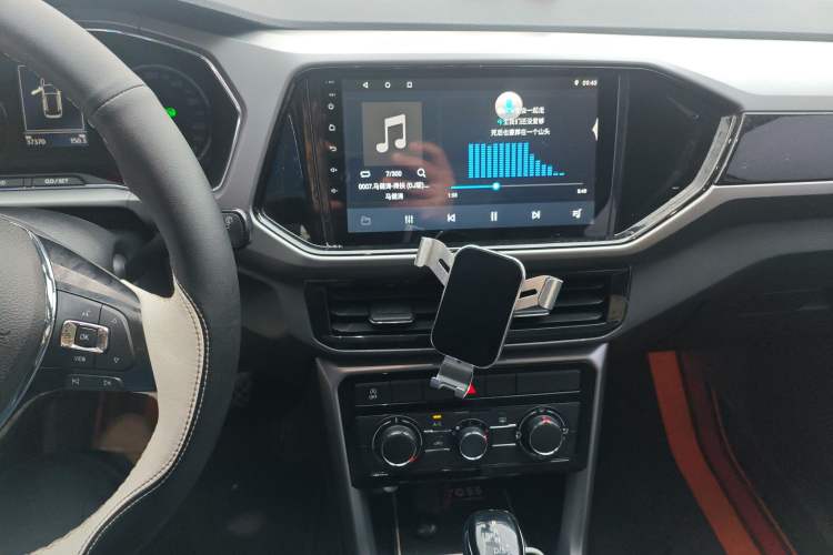 Used Volkswagen T-Cross 2019 280TSI DSG Comfort Edition Audio And AC Panel