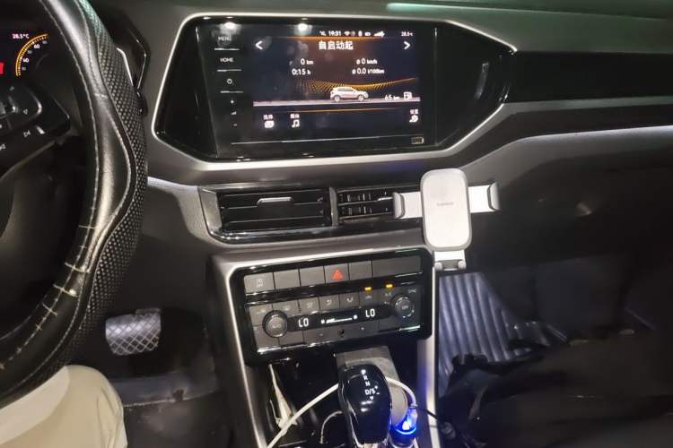 Used Volkswagen T-Cross 2019 280TSI DSG Luxury Edition Audio And AC Panel