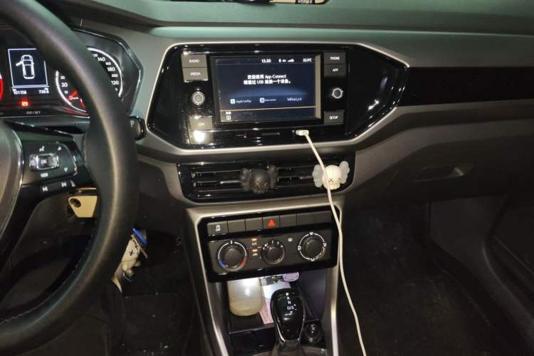 Used Volkswagen T-Cross 2019 280TSI DSG Comfort Edition Audio And AC Panel