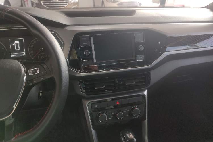 Used Volkswagen T-Cross 2019 280TSI DSG Comfort Edition Audio And AC Panel