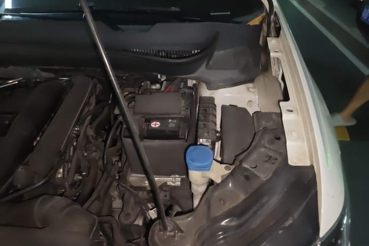 Used Volkswagen T-Cross 2019 280TSI DSG Luxury Edition Engine Bay Left